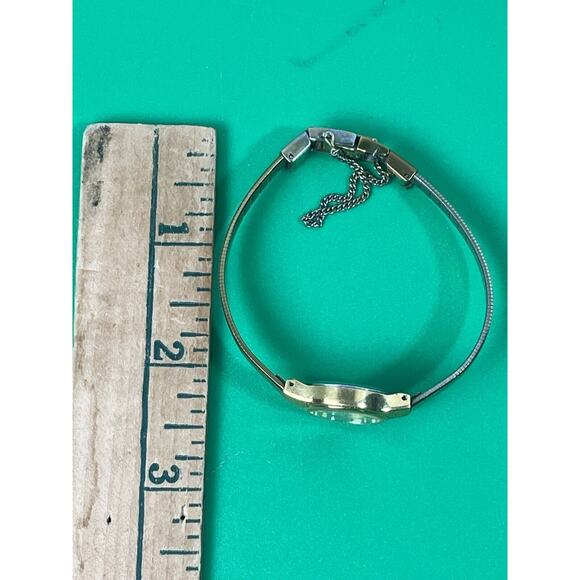 Vintage SEIKO Gold Two Tone V401-0250 Women's Watch Needs Battery - Picture 5 of 6